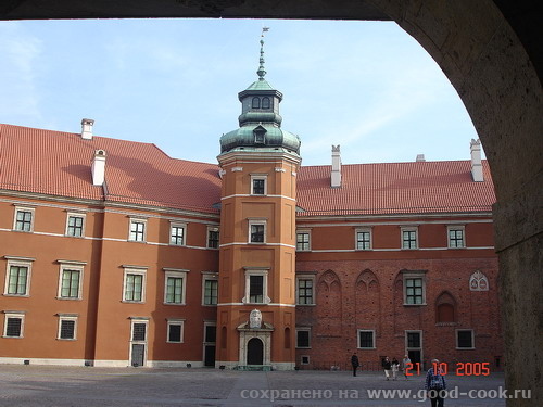 В старой Варшаве днем тоже красиво: Главная площадь: справа - королевский дворец - 2