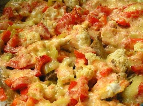 Запеканка из языка с овощами 1 телячий язык, 1 небольшой кочан цветной капусты, 2 сладких перца, 3...