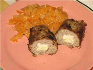 Тушеная капустка с зразами (зразы с яйцом)