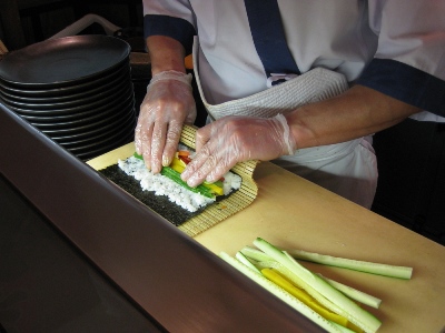 Как готовят суши в кафе и ресторанах