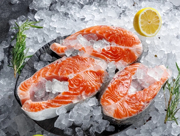 Путеводитель по качеству: на что смотреть при покупке охлажденного мурманского лосося