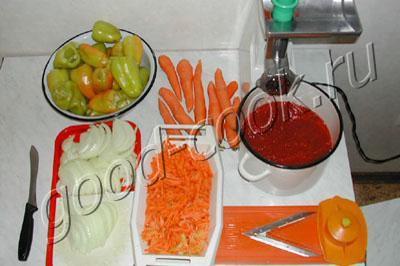 перцы, фаршированные морковью и луком