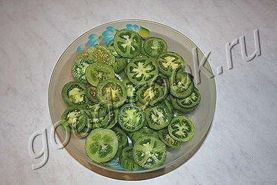 салат из зеленых помидоров в соусе из болгарского перца