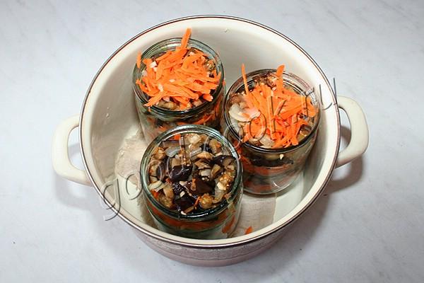 консервированная закуска из печёных баклажанов с морковью