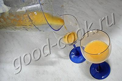 коктейль из шампанского с персиками