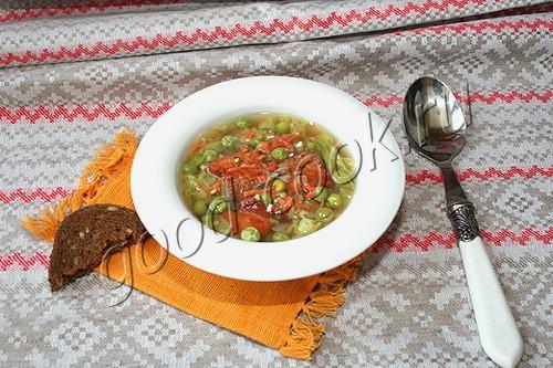 суп из грудинки с капустой и зеленым горошком