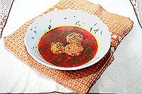 свекольный суп с фрикадельками