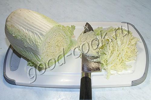 салат с рисом и рыбными фрикадельками