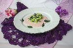 огуречный салат с соусом из редиса