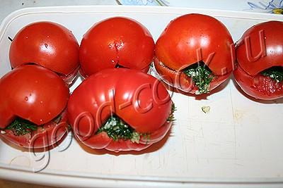 помидоры с зеленью