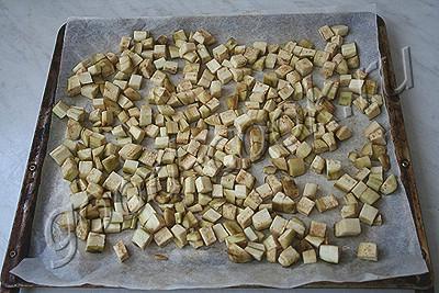 печеные баклажаны в соусе из чечевицы