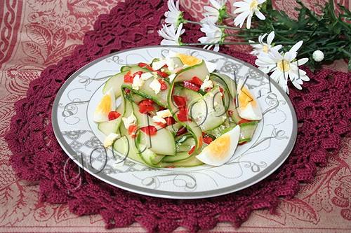 летний огуречный салат