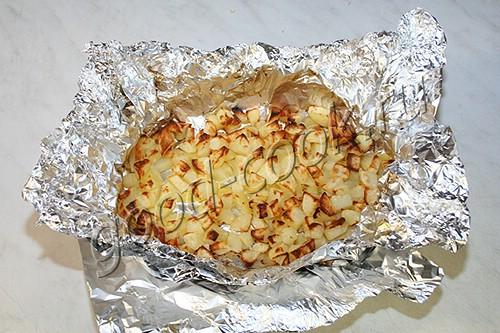 салат из печеного картофеля с копченым лососем