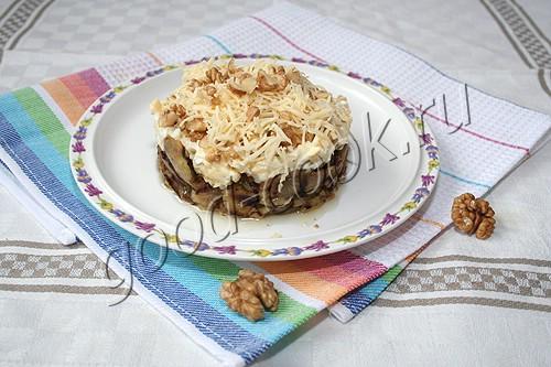 баклажановый салат с сыром и яйцами