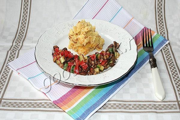 баклажановый салат с огурцами и помидорами