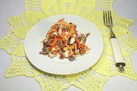 Острый салат с корейской морковкой и куриными желудками