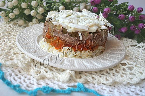 салат с куриной печенью и солёными огурцами