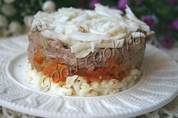 салат с куриной печенью и солёными огурцами