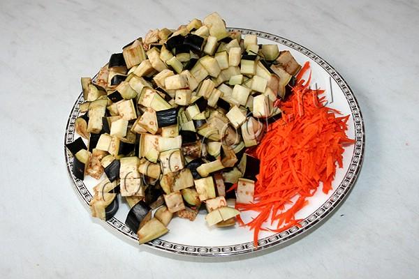 баклажановая закуска с морковью и луком