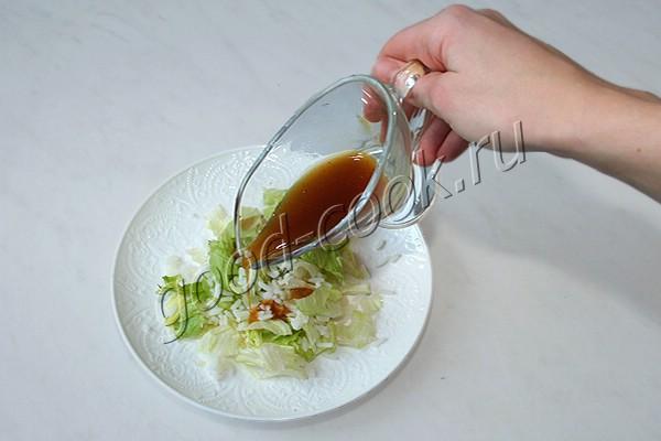 мясной салат с рисом и соусом терияки