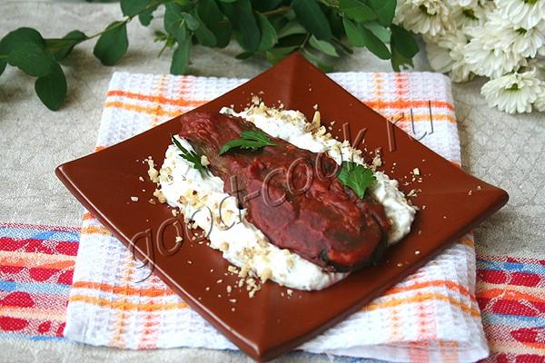 запечённые баклажаны в острой глазури с ореховым соусом