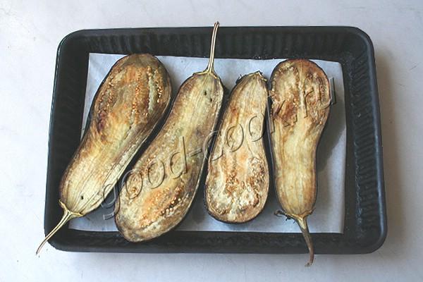 запечённые баклажаны в острой глазури с ореховым соусом