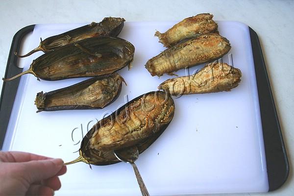 запечённые баклажаны в острой глазури с ореховым соусом