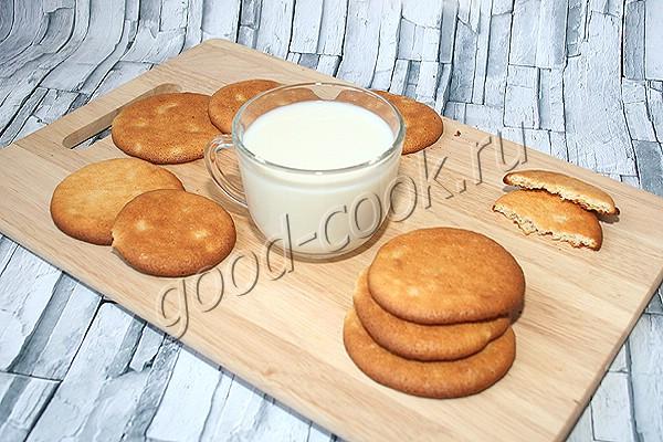 молочное печенье с орехами