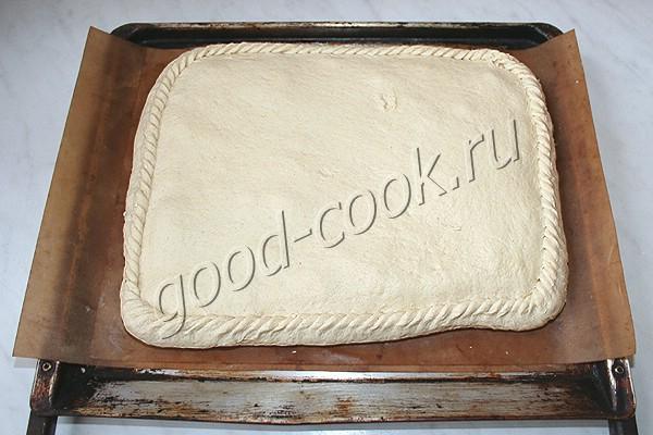 дрожжевой пирог с луком и яйцами