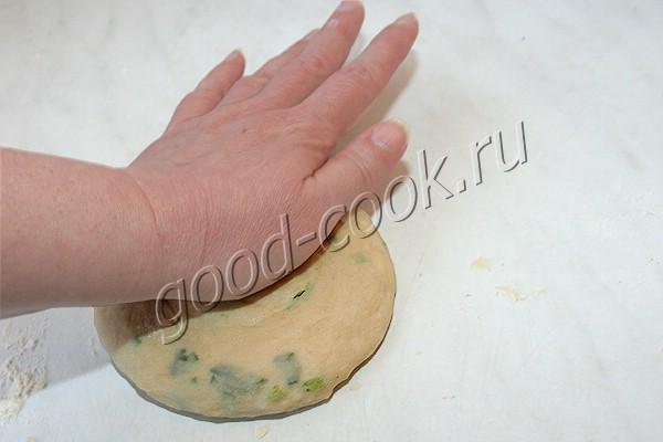 кручёная лепёшка с сыром и зеленью