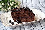 шоколадный торт с чёрной смородиной