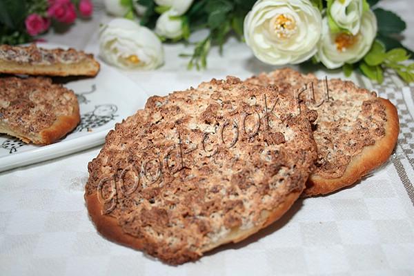 сметанные лепёшки с фаршем и творожным сыром