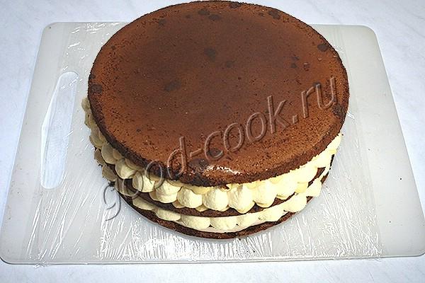 шоколадный торт с ореховым безе и карамельным кремом