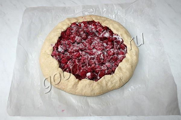 открытый ягодный пирог на сметанном тесте