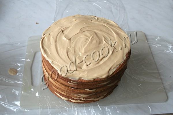 торт "Медовик" с кремом на варёной сгущёнке