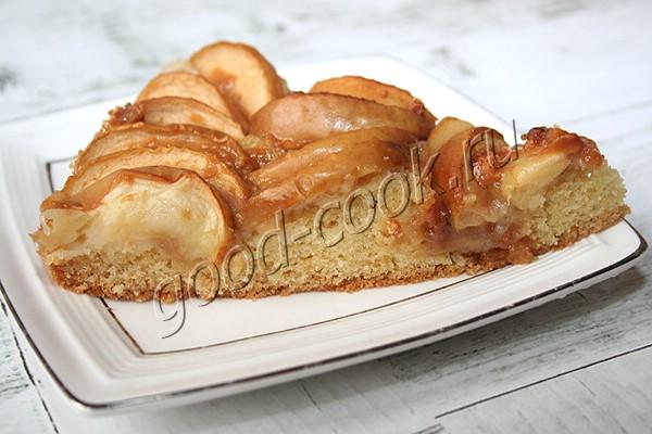 яблочный пирог с конфетами "Коровка"