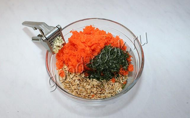 постные морковно-овсяные оладьи (соленые)
