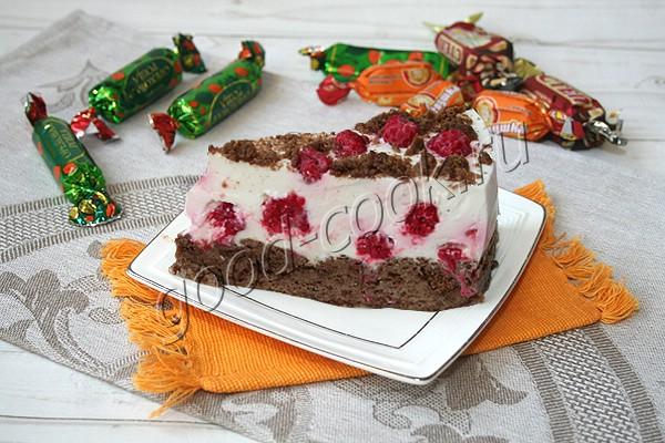 торт со сметанным муссом на основе из шоколадных пряников