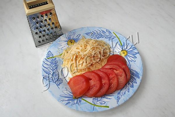 сухой лаваш, запечённый с сыром и помидорами