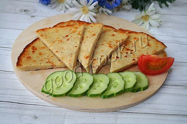 лепёшка с сырокопчёной курицей (взбитая)