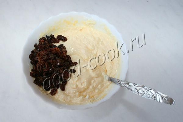 сметанный пирог с творогом и изюмом