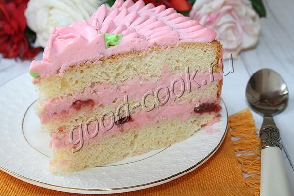 простой бисквитный торт с клубничным вареньем