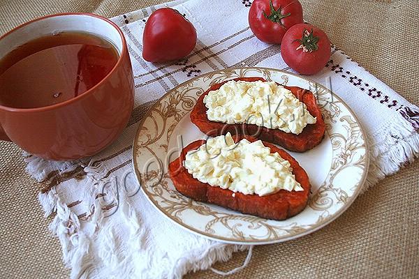 томатные гренки с яичным салатом