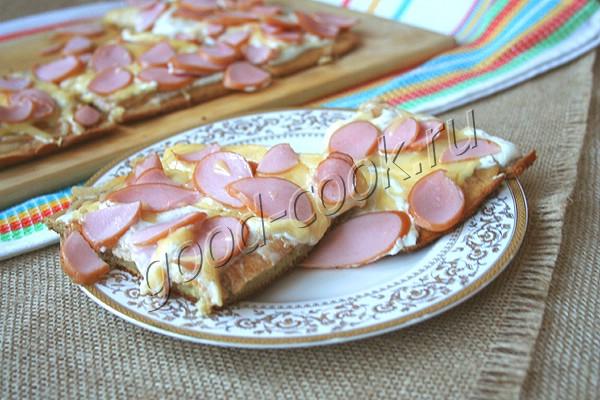 большой запечённый блин с мясом и сыром по-румынски