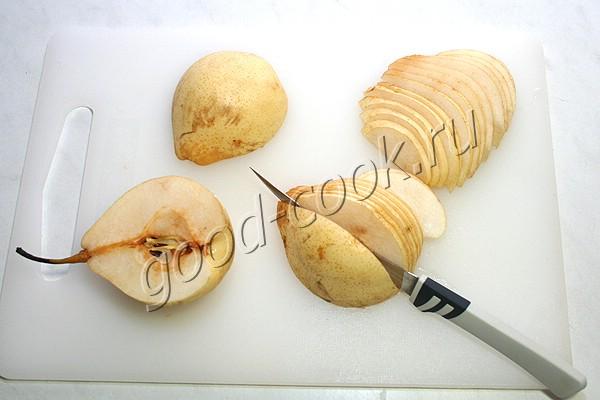 пирог с грушей, медом и Камамбером на сметанном тесте