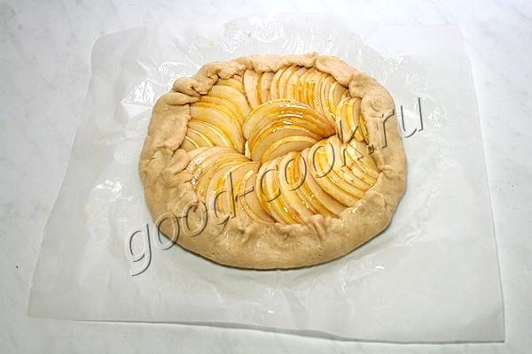 пирог с грушей, медом и Камамбером на сметанном тесте