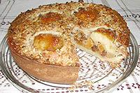 пирог с яблоками, орехами и сухофруктами