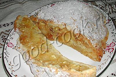 Рассыпчатый яблочно-творожный пирог с орехами