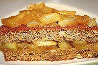 пирог сухарно-ореховый с яблоками