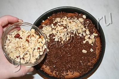 пирог с двумя видами шоколада и фундуком